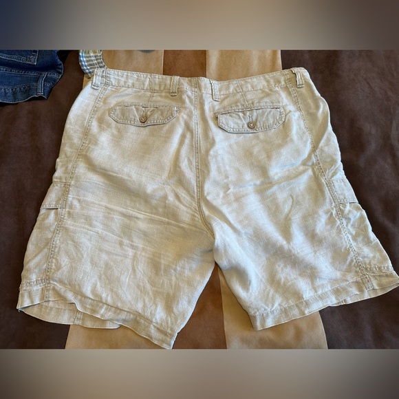 Tommy Bahama Men’s 36 Linen Cargo Shorts pale green - Picture 2 of 3